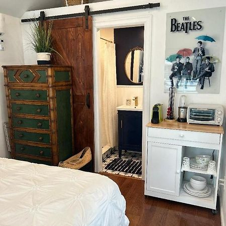 Adorable 1 Bedroom Cottage New York Eksteriør billede